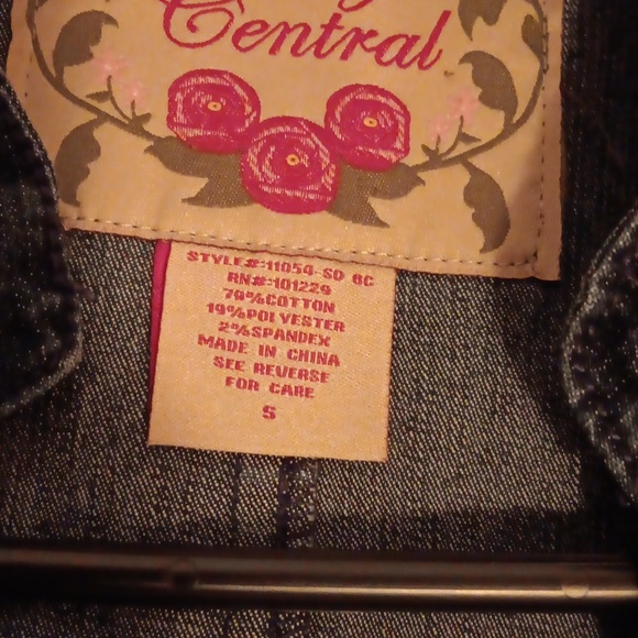 Dark Denim Ruffled Vest - Picture 4 of 11